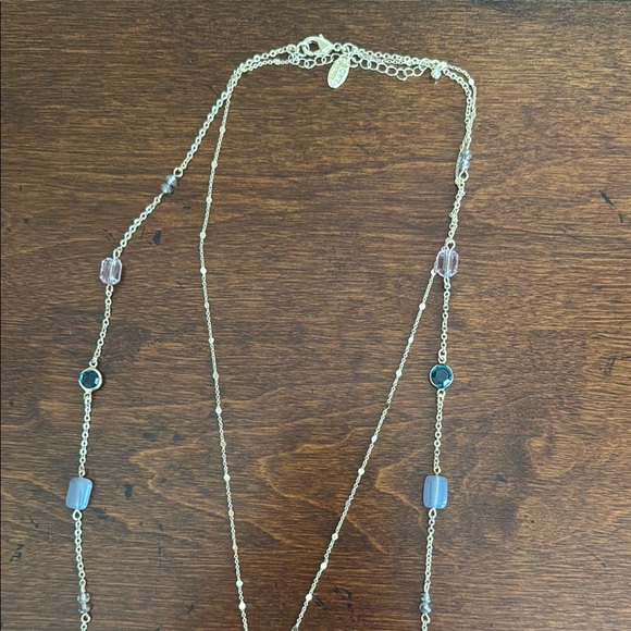 NWOT Elegant Gold and Blue Stone Necklace! - Picture 2 of 11